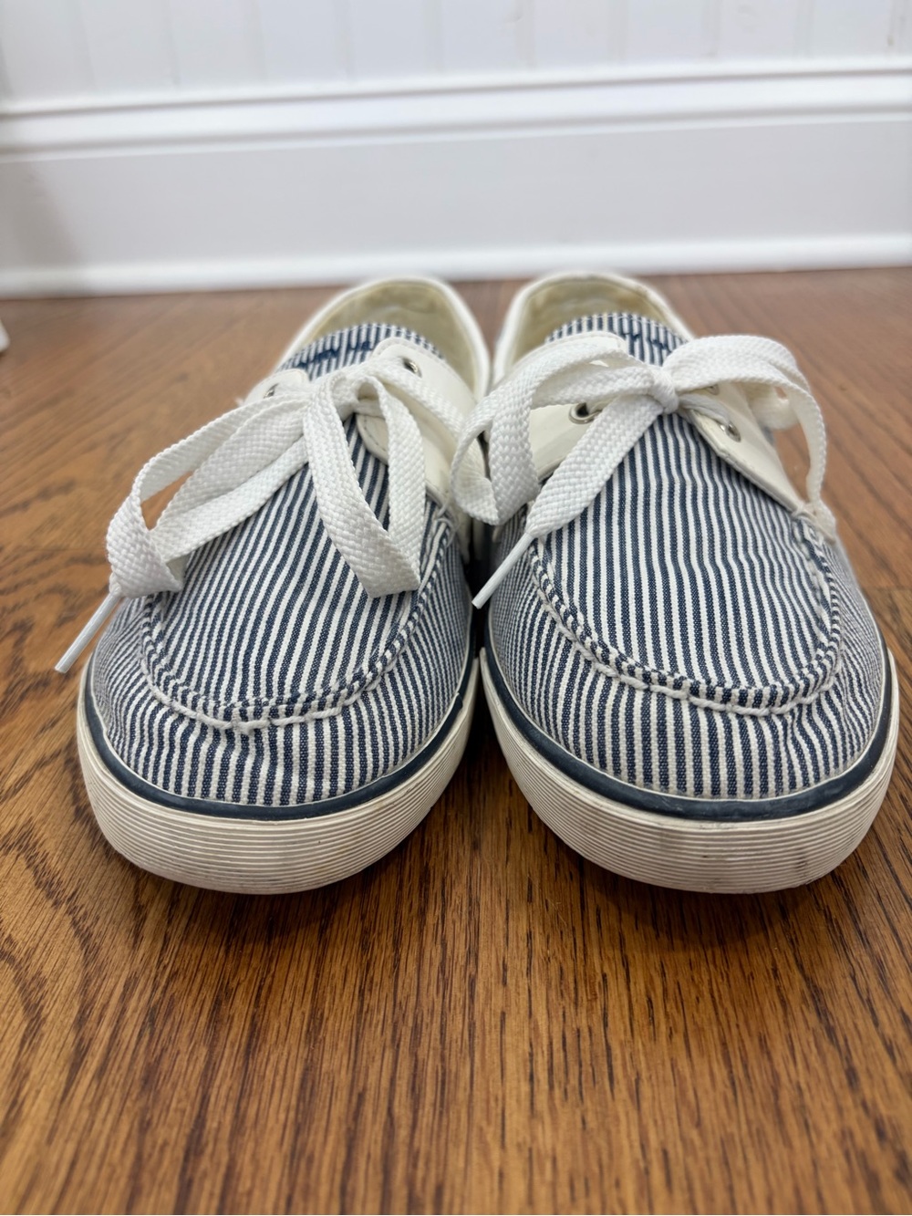 Tommy Hilfiger Nautical Navy/White Striped Deck Boat Shoes (10) - Picture 3 of 7